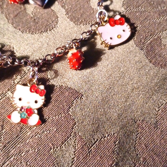 Hello Kitty's Strawberry 🍓 Bracelet - Picture 3 of 7